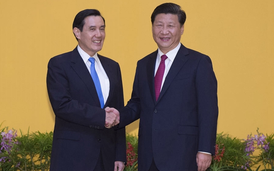 习近平同马英九握手