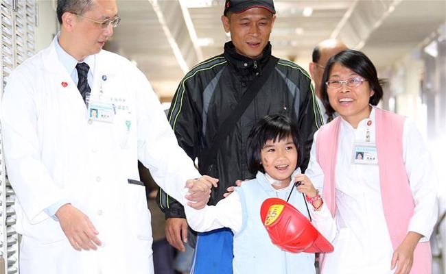 台南地震幸运生还的8岁女童林素琴出院