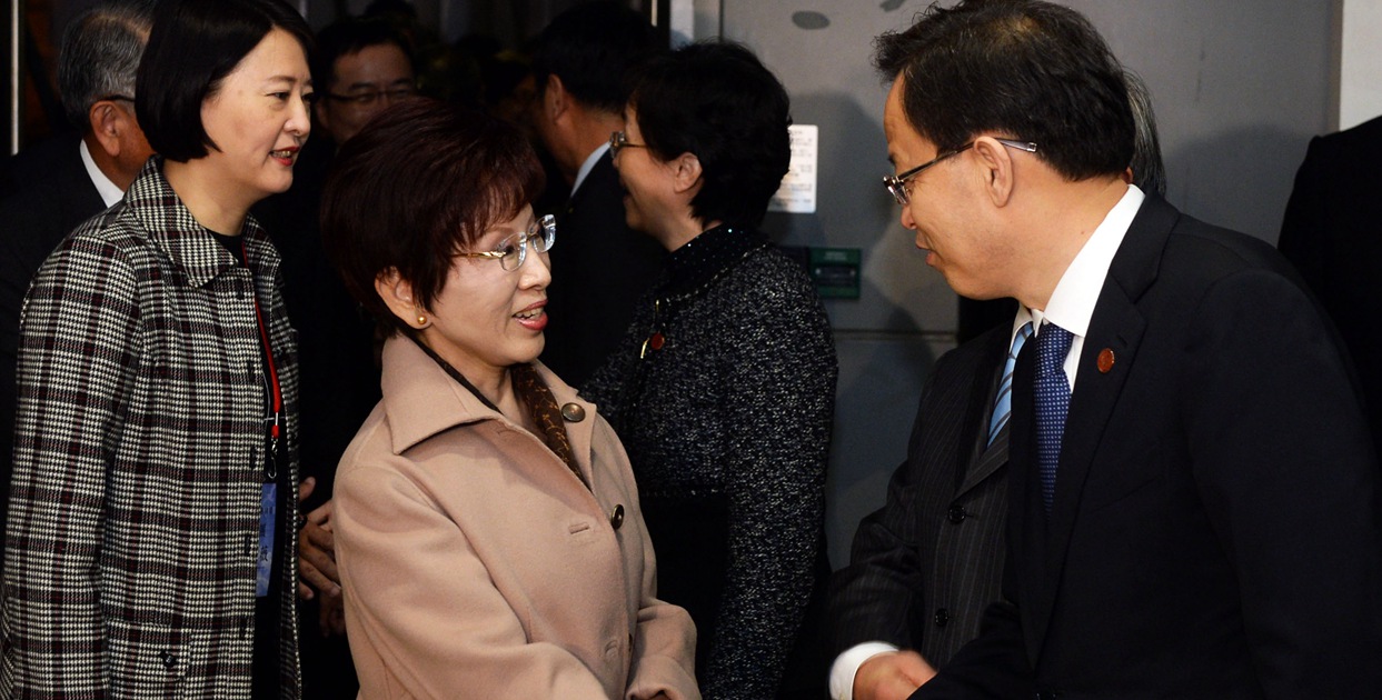 洪秀柱率中国国民党访问团抵达南京