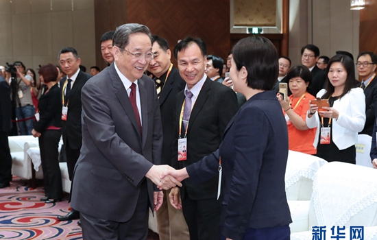 俞正声会见出席第九届海峡论坛两岸各界人士