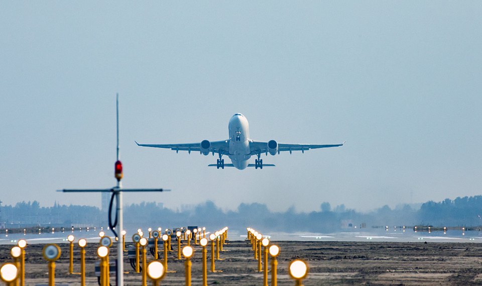 民航局：台湾当局阻挠两岸加班批复损害台湾同胞利益不得人心