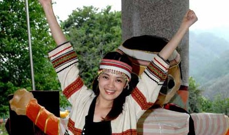 台女主播庄雨洁甜美发威　化身泰雅公主