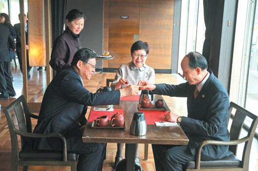 陈德铭与林中森台北故宫博物馆里互敬小功夫茶