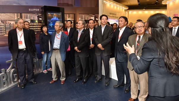 香港社团领袖考察深圳创新科技产业
