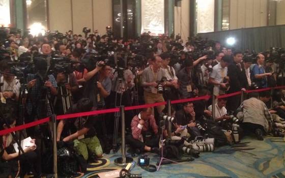 两岸领导人会面现场记者严阵以待