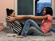 久病床前有孝女　带着养母上大学