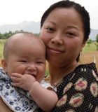 最美妈妈吴菊萍：2岁的妞妞从十楼坠地的一刹那间，她甩掉高跟鞋，向空中伸出了自己的手臂&hellip;&hellip;十天以后，妞妞醒了，这是她缔造的生命奇迹。