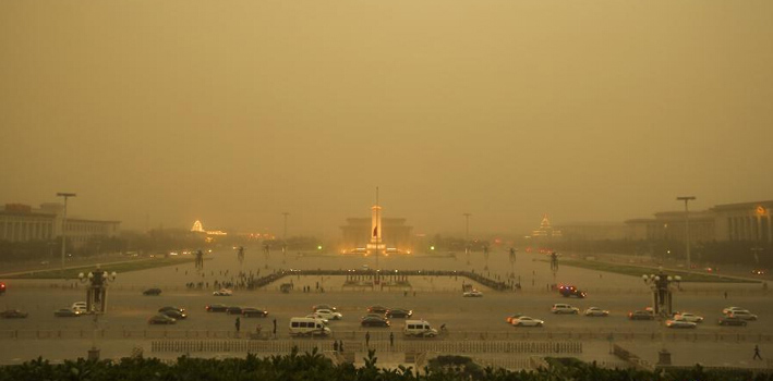 我国北方多地遭遇沙尘天气侵袭