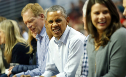 新浪资讯台:奥巴马观看NBA揭幕战