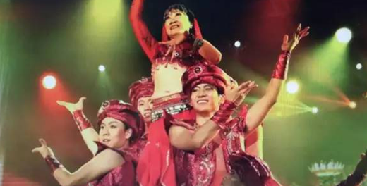 人民教师退休教舞桃李满天下