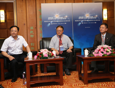 参会嘉宾关注媒体问题