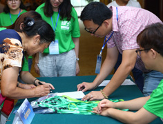 绿A消费者嘉宾代表在签到处签到 拷贝