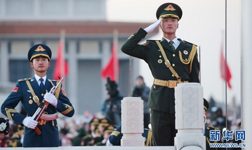 人民解放军首次执行天安门广场升国旗任务