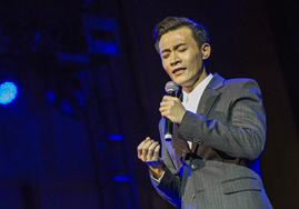 郑棋元演唱《天边外》