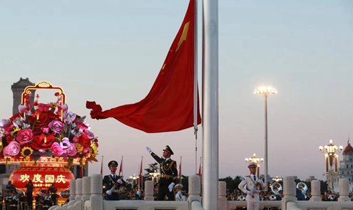 国庆升旗仪式在天安门广场举行