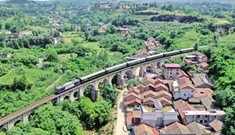 新闻绿皮车｜成渝一家亲官方凑CP 永辈子的那种！