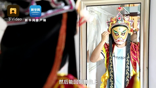 川剧变脸演员疫期4个月没演出，带8徒弟卖面：梦回舞台