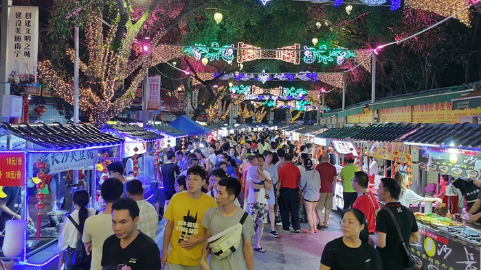 夜市伴著燈光秀 這裏的夜間經濟&ldquo;火&rdquo;了