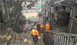 洪峰通過重慶中心城區 磁器口清淤工作正在進行
