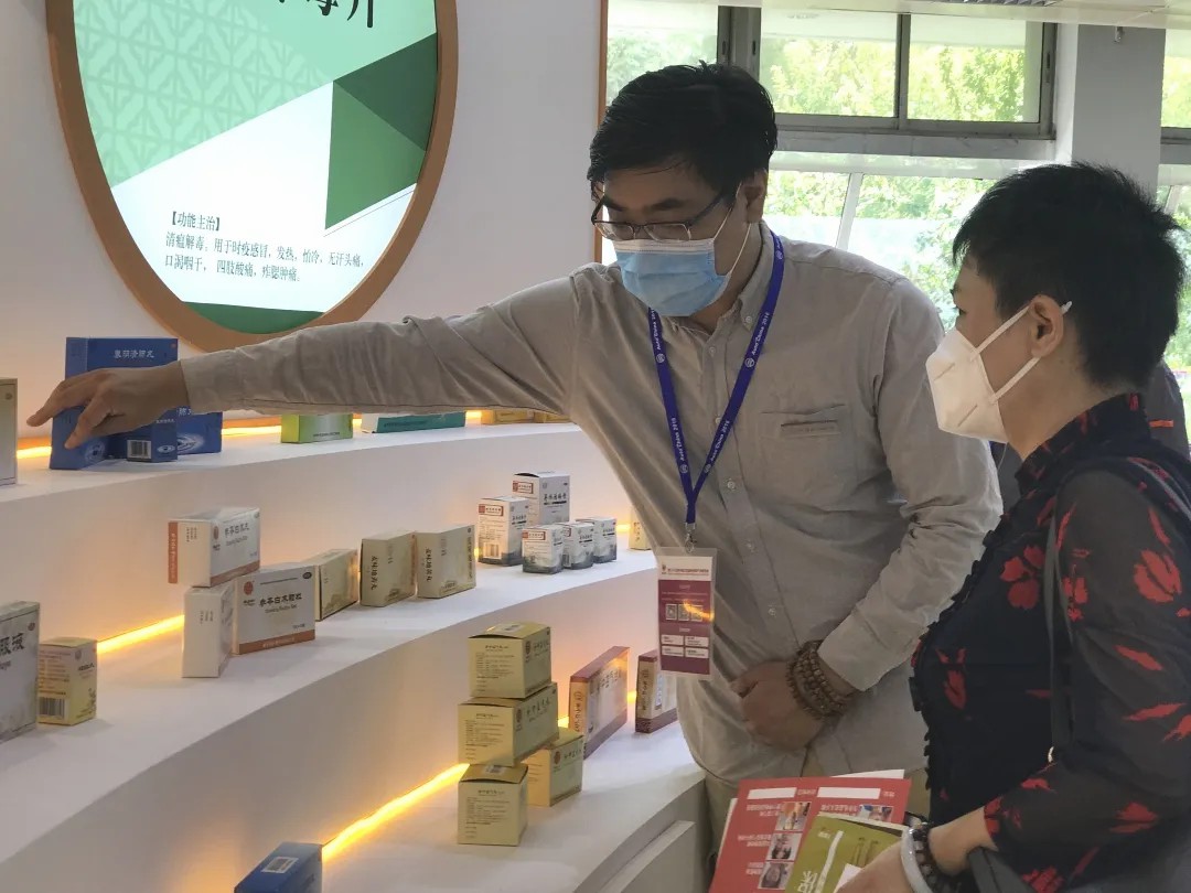 同仁堂科研成果亮相第二十三届中国北京国际科技产业博览会