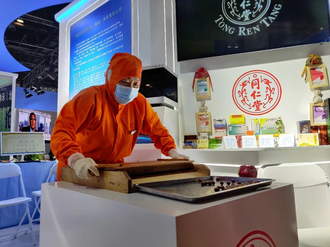 &ldquo;橙衣&rdquo;师傅的坚守：踏实做好药，传承匠人心