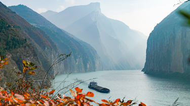 航拍冬日三峡 又到满山红叶时