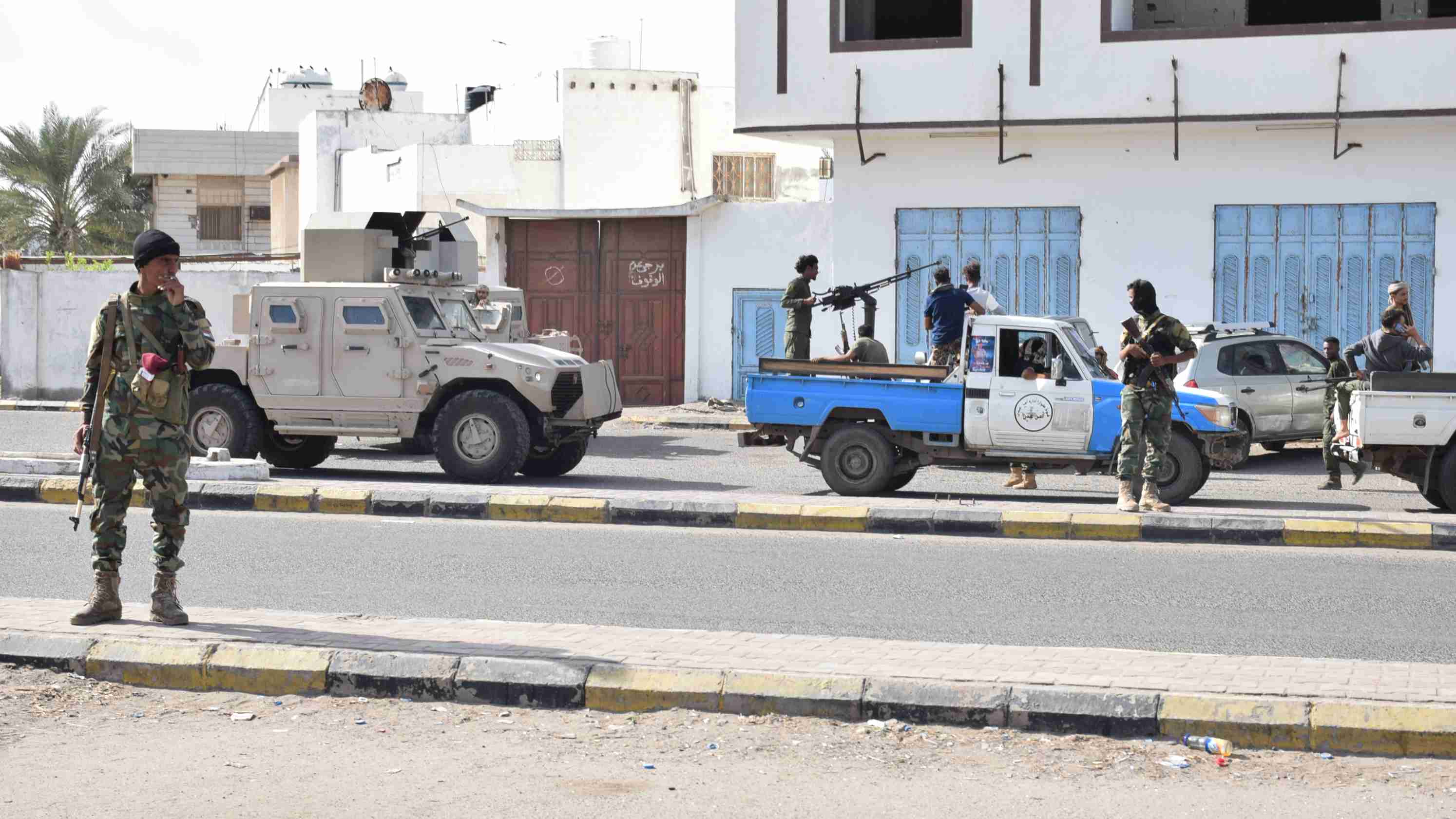 也门亚丁机场发生爆炸：爆炸造成至少25死110伤