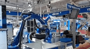 2021世界机器人大会 工业机器人展区：科幻“照进”现实