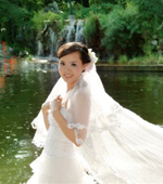 &ldquo;最美女教师&rdquo;张丽莉：车祸瞬间，佳木斯&ldquo;80后&rdquo;女教师张丽莉迎着车轮，推开了自己的学生，她的义举彰显了师德楷模。大爱无疆，高位截瘫的她将双腿变成了翅膀，激发了以善为美的道德回响。