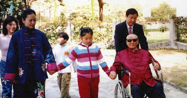 新华社推出习近平特稿 披露家庭生活细节