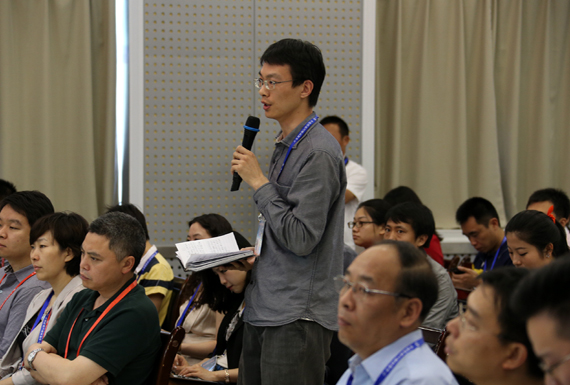 新华社－新华网记者正在提问