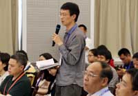 新华社—新华网记者正在提问