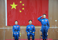 航天员飞行乘组同记者见面