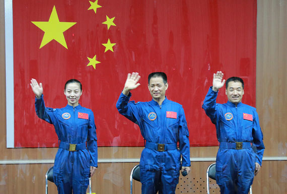 航天员飞行乘组与中外记者见面会现场