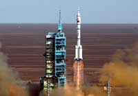 神舟十号飞船发射升空