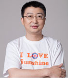 &ldquo;阳光使者&rdquo;刘正琛：一个曾经被判定为只有五年生命的白血病人，创造１２年生命奇迹的同时，发起的公益组织累计资助白血病患者１０００人，募资２３００万元。用爱自己的心去爱别人，这是他的梦想。