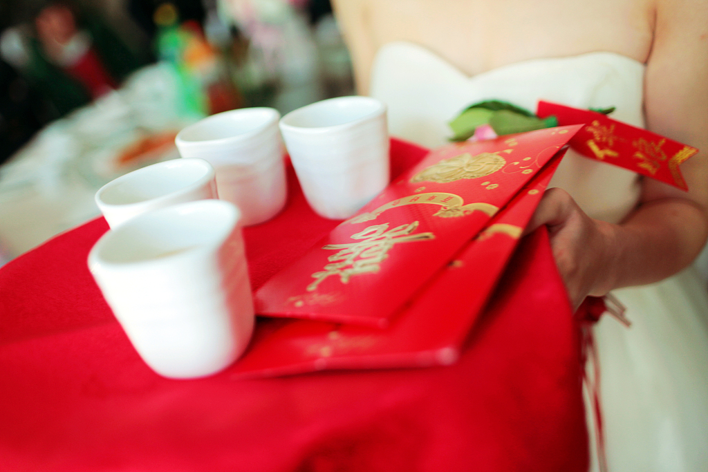 男子在二手平台买婚品 老婆崩溃：真的接受不了