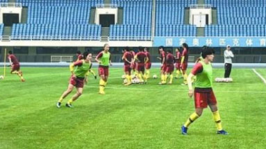 中国女足主帅：用自己的方式赢中西之战