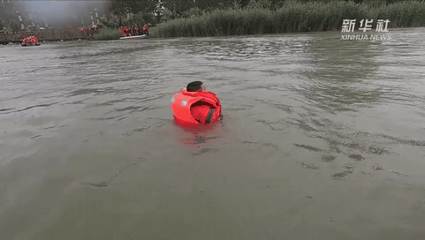 银川消防开展水上救援训练