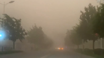新疆塔城：大風和強沙塵暴瞬間來襲