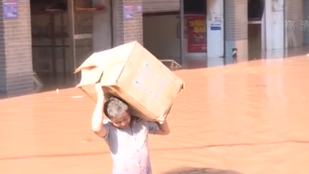 長江第4號洪水形成：重慶&mdash;&mdash;主城段水位快速上漲 沿江民眾緊急轉移