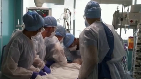 法國新增確診病例數再次突破1萬