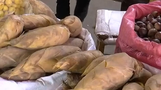 江苏：冬令美食悄然上市 市民开启尝鲜模式