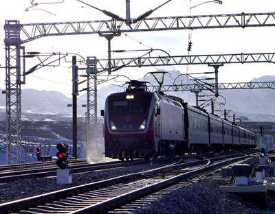 格库铁路全线开通 陆路运输再添大通道