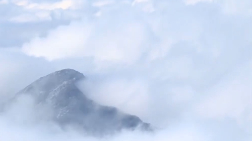 重庆：罕见云海日晕齐现 山川尽显万千气韵