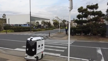 配送测试 日本&ldquo;快递机器人&rdquo;上路