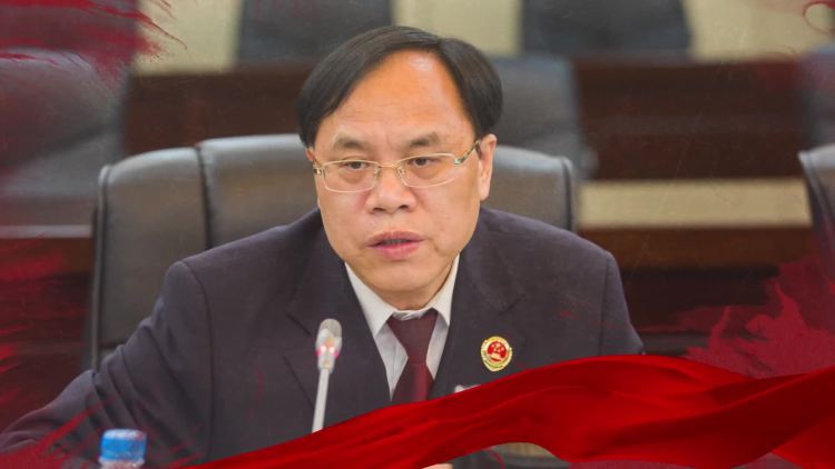 公诉席上的最后坚守