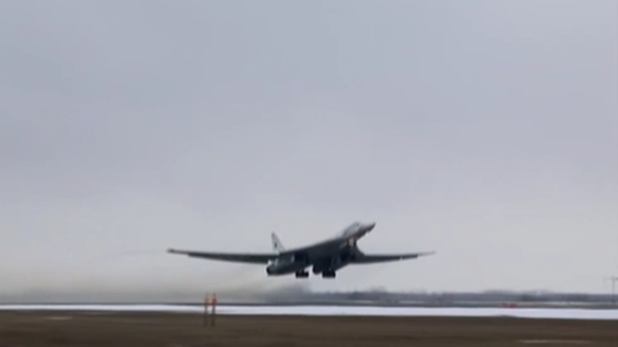 俄罗斯：图-160轰炸机飞越巴伦支海和挪威海