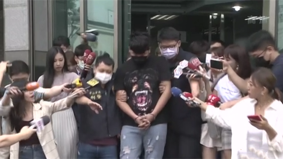 台湾：向警方聚会餐厅丢掷上千只蟑螂五名嫌犯落网
