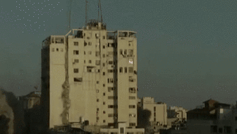 关注巴以冲突：加沙又一栋高楼在以色列空袭中坍塌